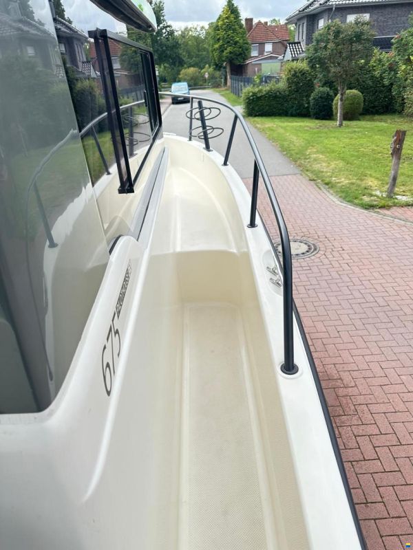 Quicksilver 675 Pilothouse Explorer