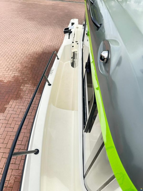 Quicksilver 675 Pilothouse Explorer