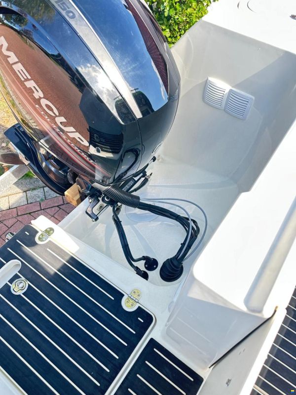 Quicksilver 675 Pilothouse Explorer