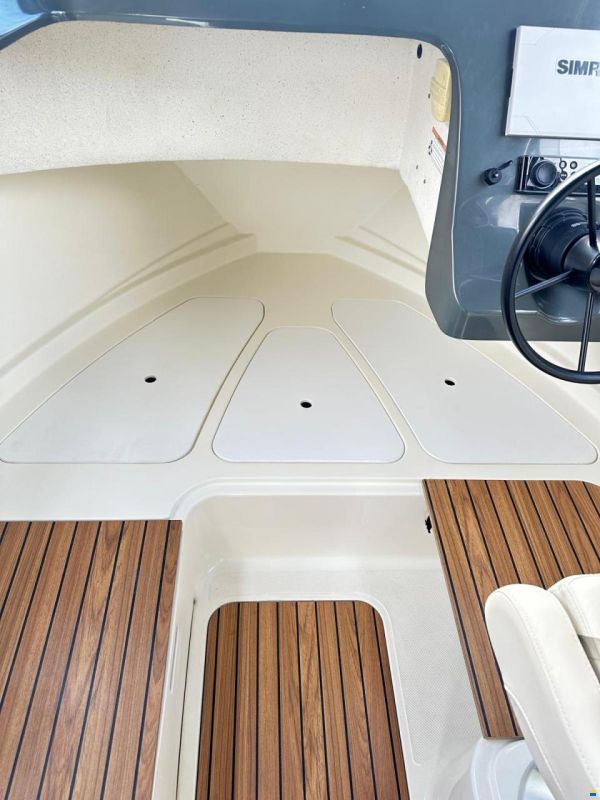 Quicksilver 675 Pilothouse Explorer