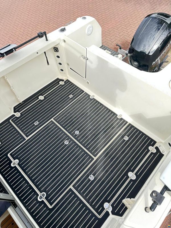 Quicksilver 675 Pilothouse Explorer