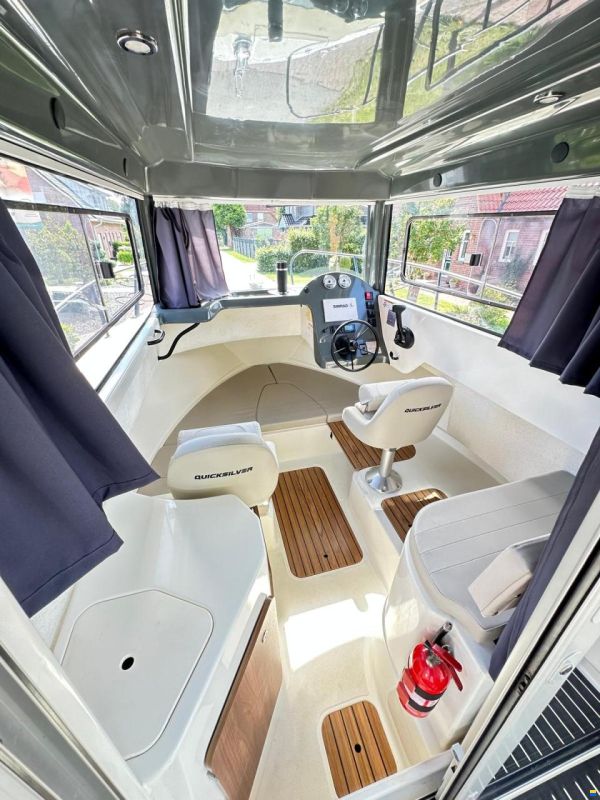 Quicksilver 675 Pilothouse Explorer