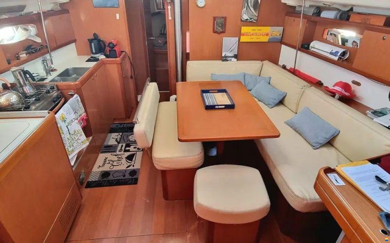 Beneteau Oceanis 43