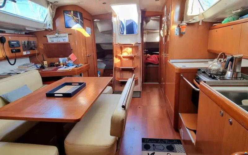 Beneteau Oceanis 43