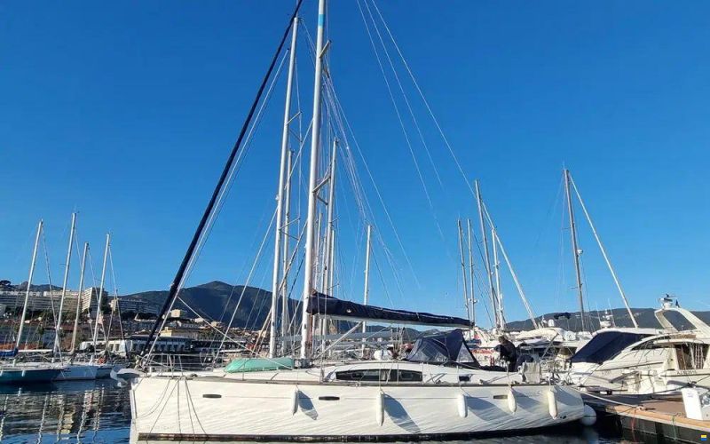 Beneteau Oceanis 43