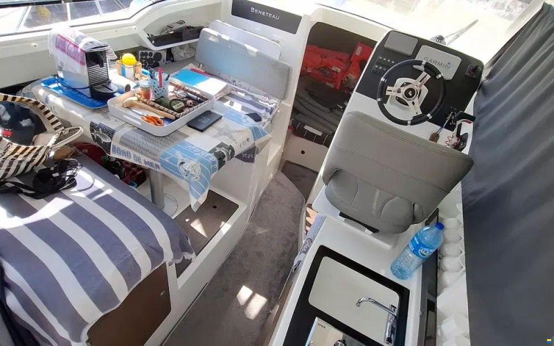 Beneteau Antares 8