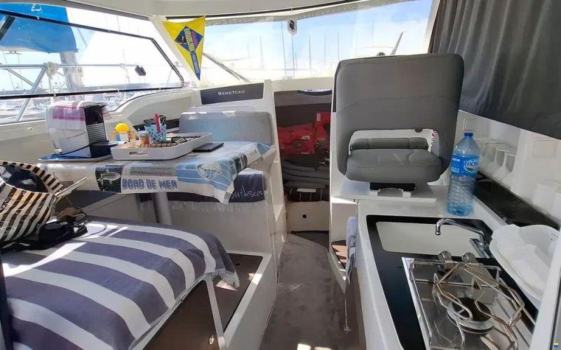 Beneteau Antares 8
