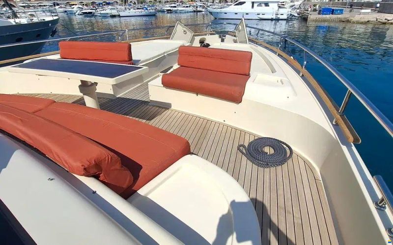 Ferretti Altura 690