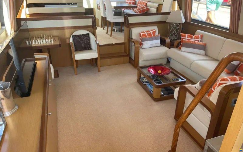 Ferretti Altura 690