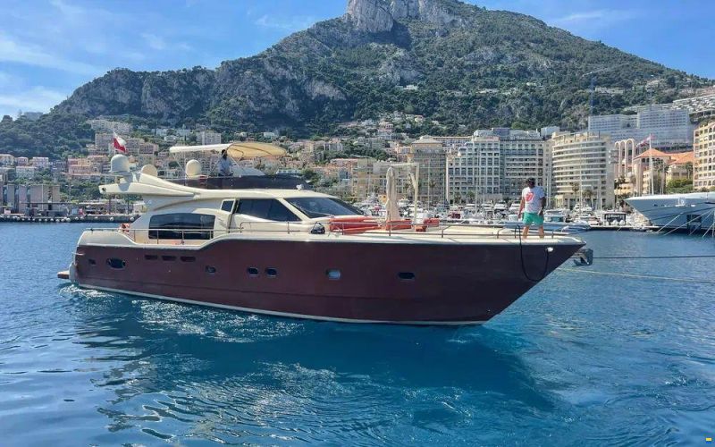 Ferretti Altura 690