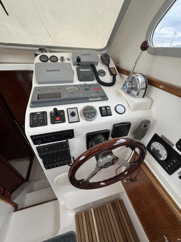 Saronic 880V Cruiser