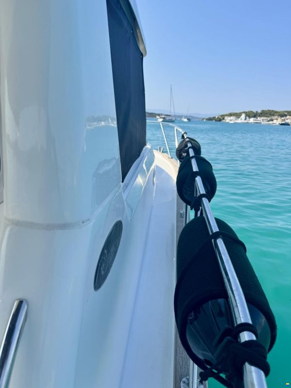 Saronic 880V Cruiser