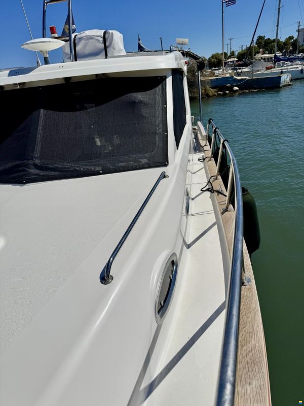 Saronic 880V Cruiser