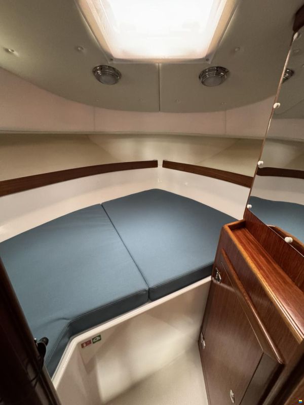 Saronic 880V Cruiser