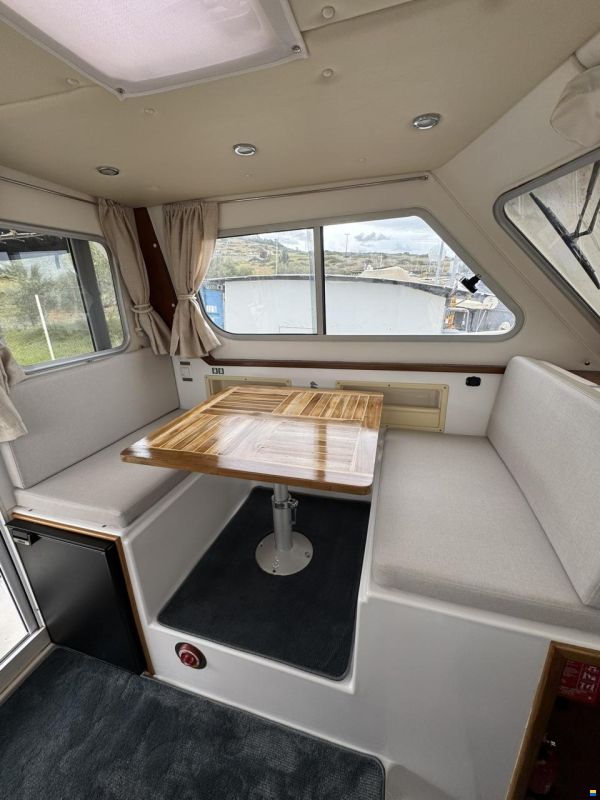 Saronic 880V Cruiser