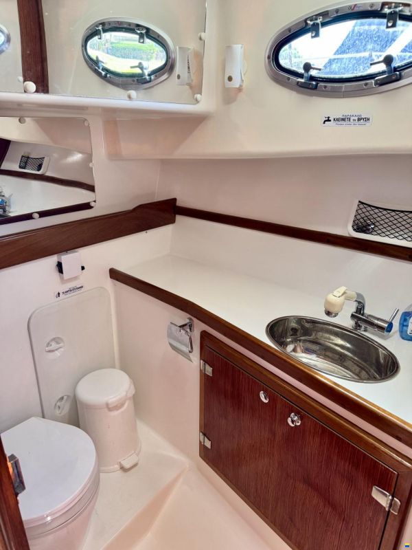 Saronic 880V Cruiser