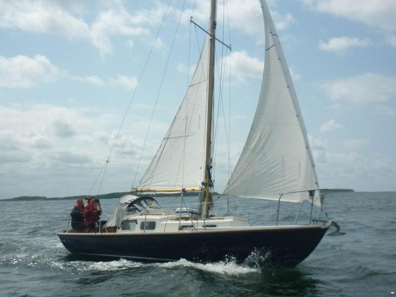 Halcyon 27