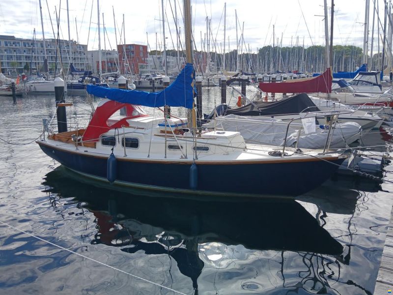 Halcyon 27
