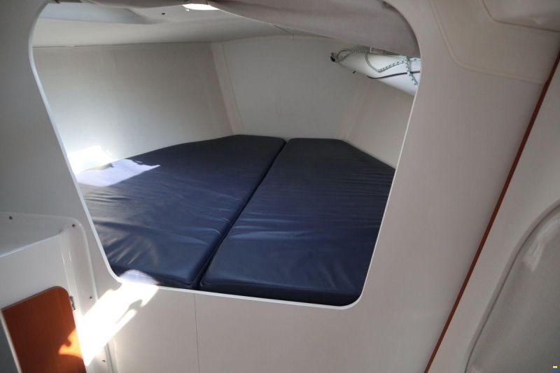 J Boats 105