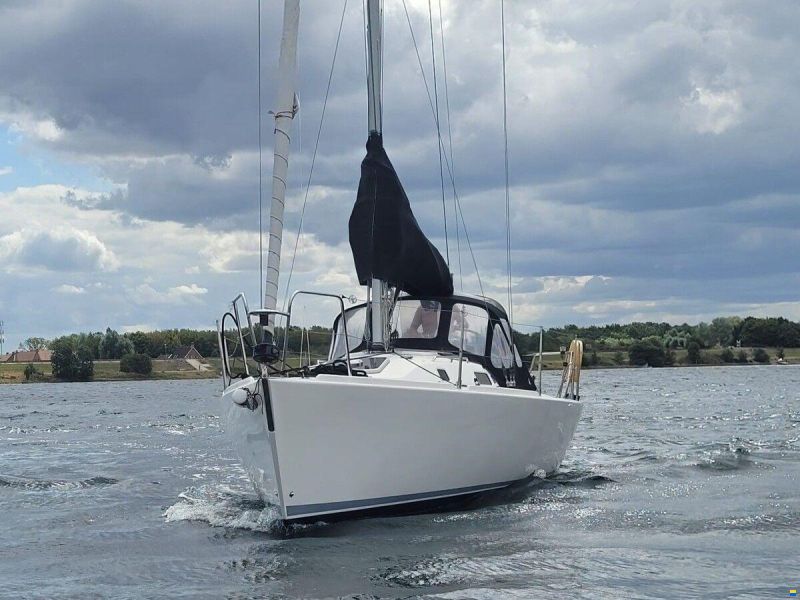 J Boats 105