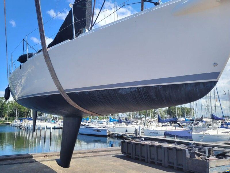J Boats 105