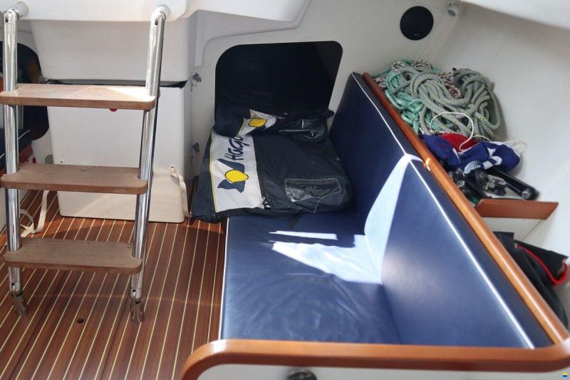 J Boats 105
