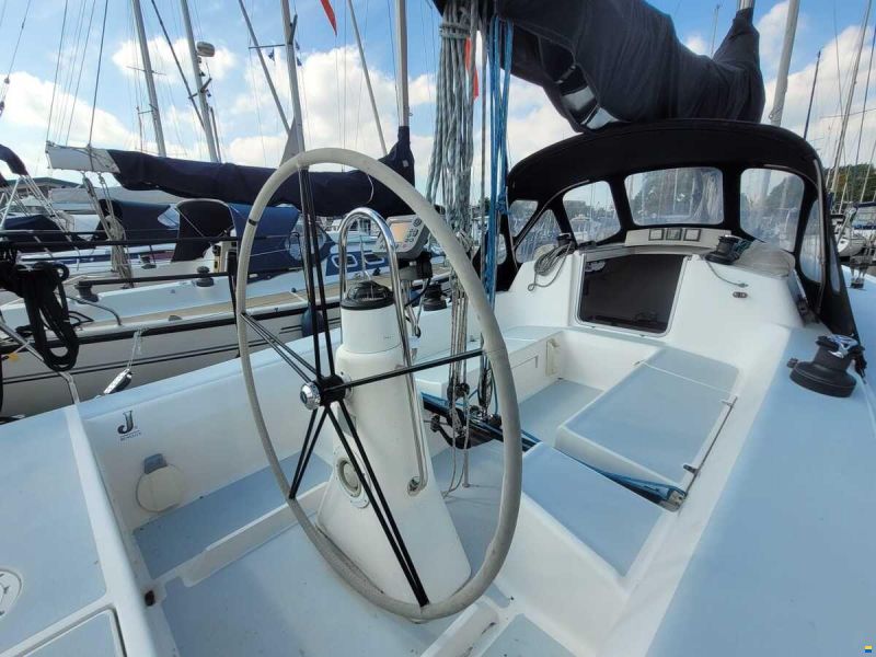 J Boats 105