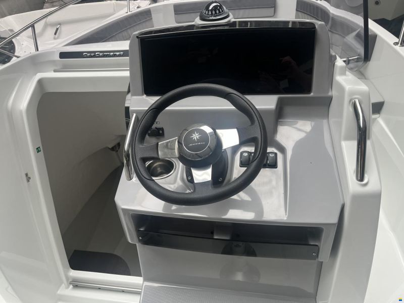 Jeanneau Cap Camarat 6.5 Center Console
