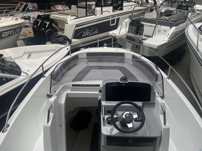 Jeanneau Cap Camarat 6.5 Center Console