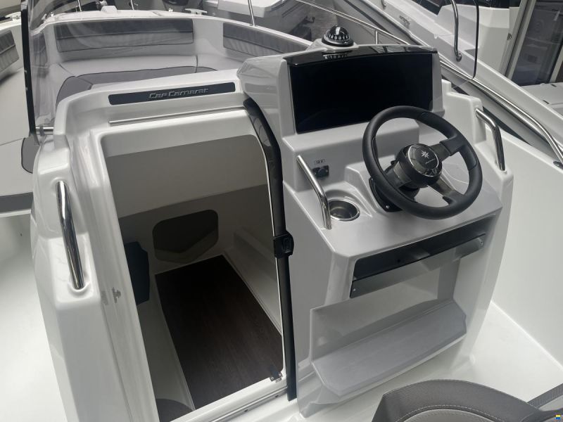 Jeanneau Cap Camarat 6.5 Center Console