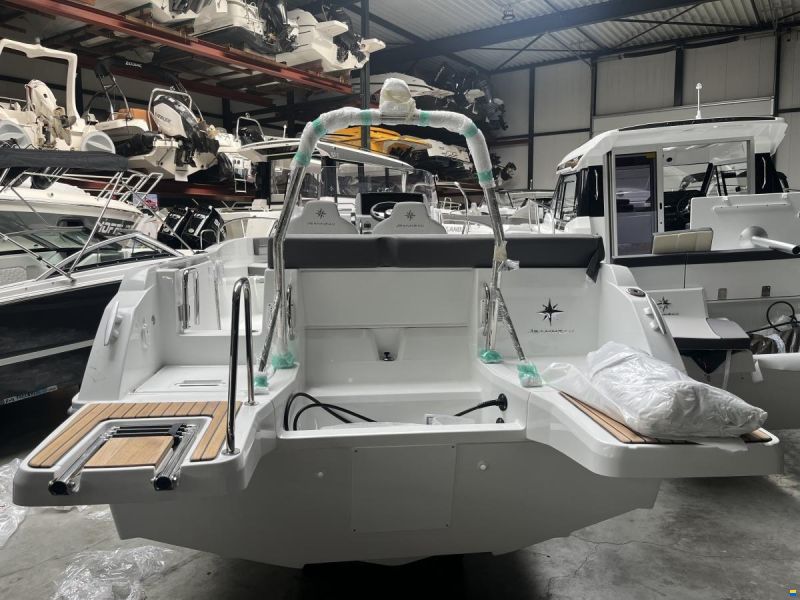 Jeanneau Cap Camarat 6.5 Center Console