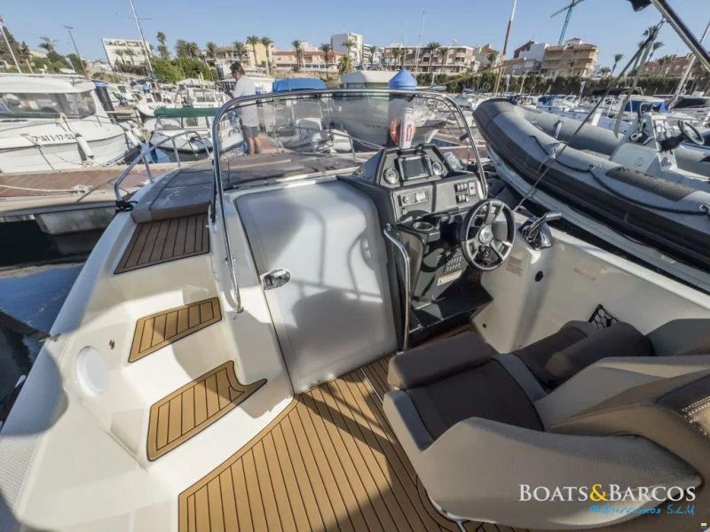 Quicksilver Activ 755 Sundeck