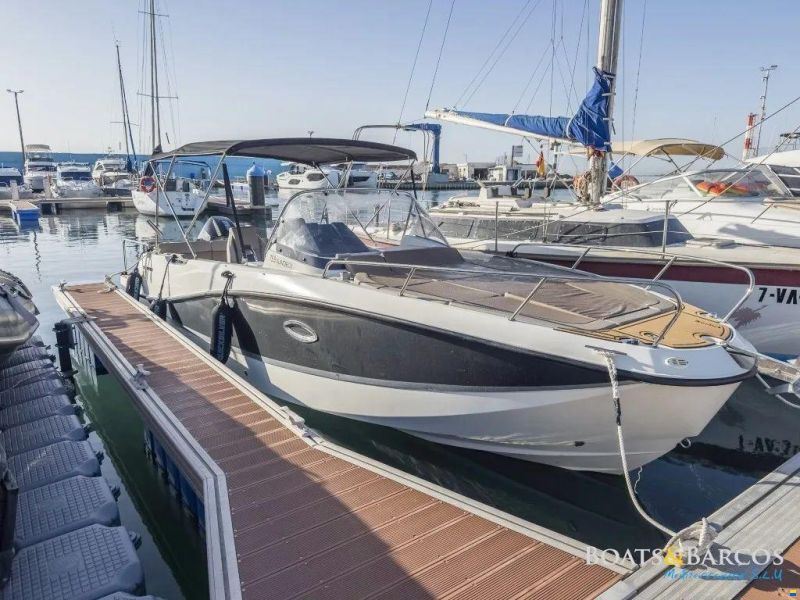 Quicksilver Activ 755 Sundeck