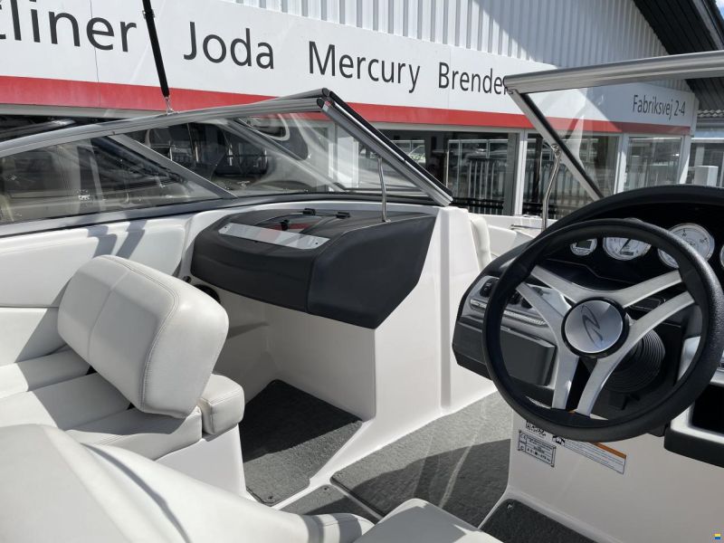 Regal 1900 ES med 200 hk Volvo Penta V6 og Bre