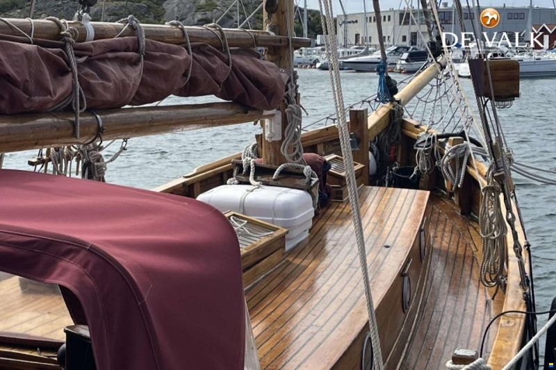 Small sailing ship From Laso