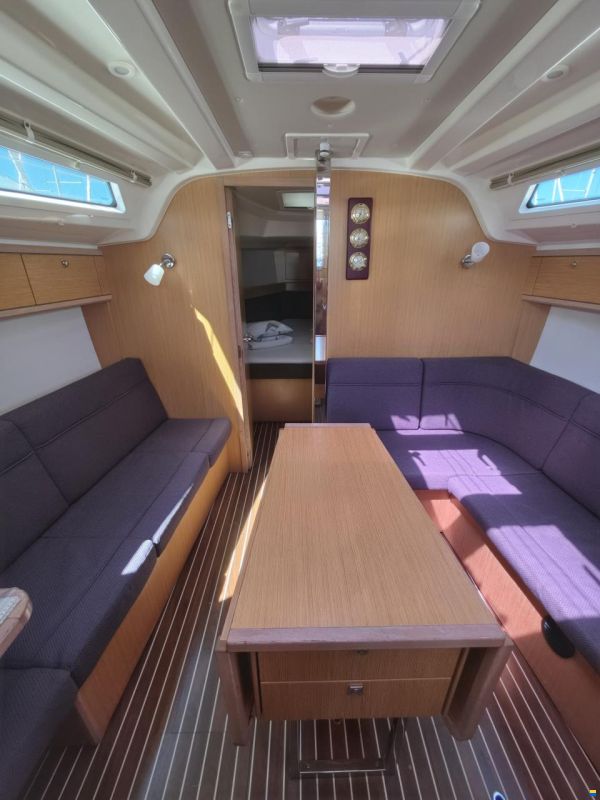 Bavaria CRUISER 37