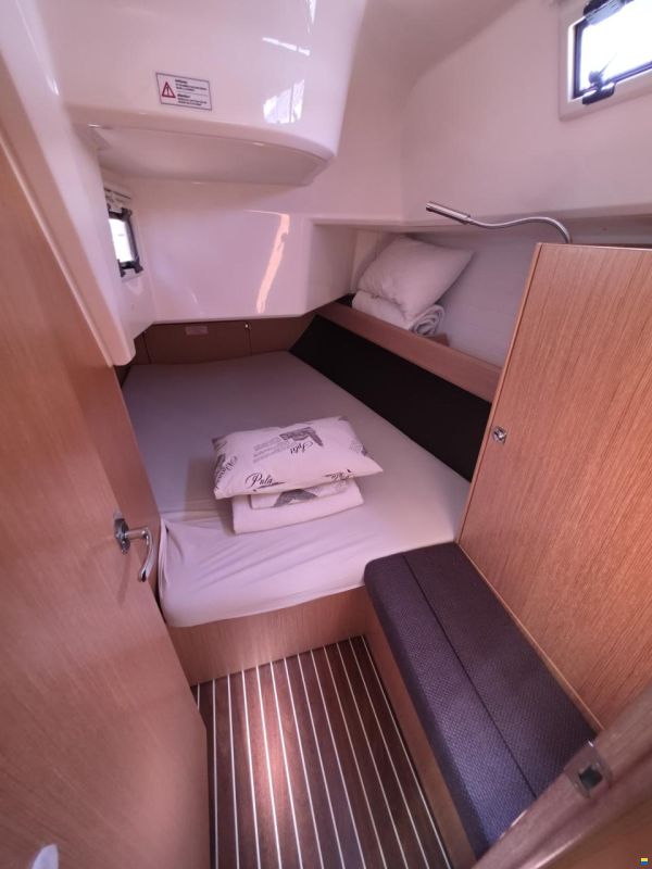 Bavaria CRUISER 37