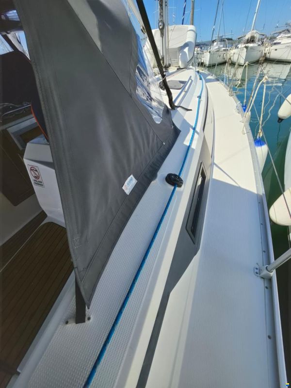 Bavaria CRUISER 37