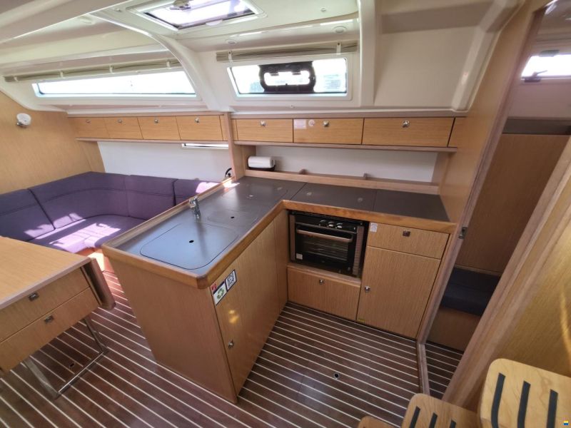 Bavaria CRUISER 37