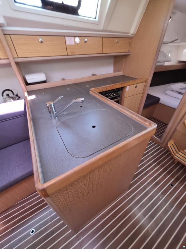 Bavaria CRUISER 37