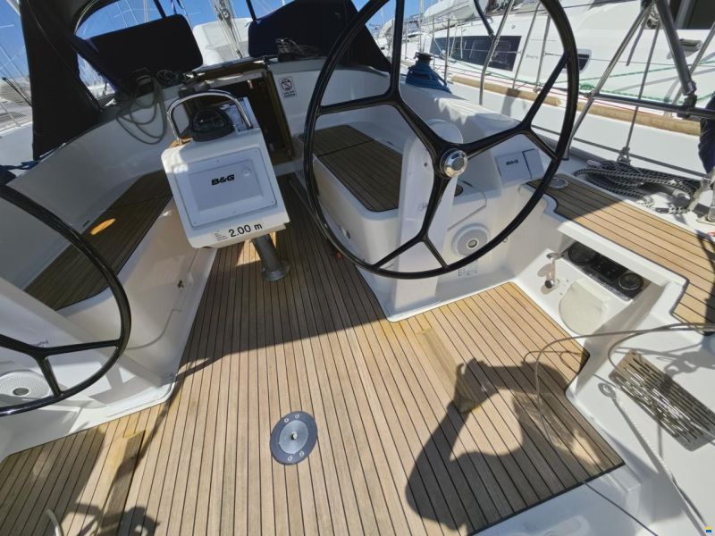 Bavaria CRUISER 37