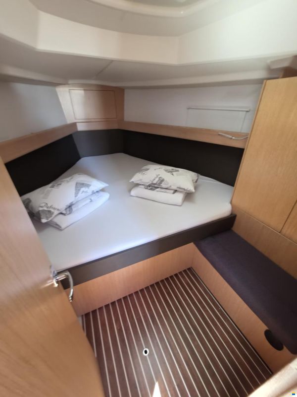 Bavaria CRUISER 37