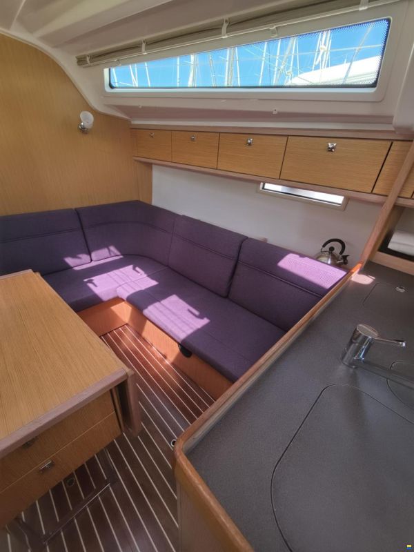 Bavaria CRUISER 37