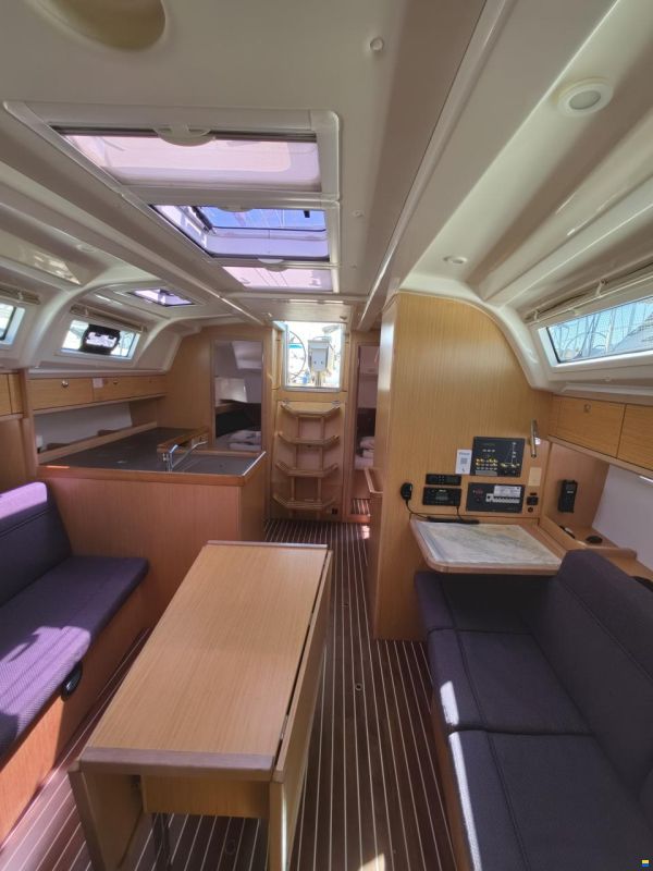 Bavaria CRUISER 37