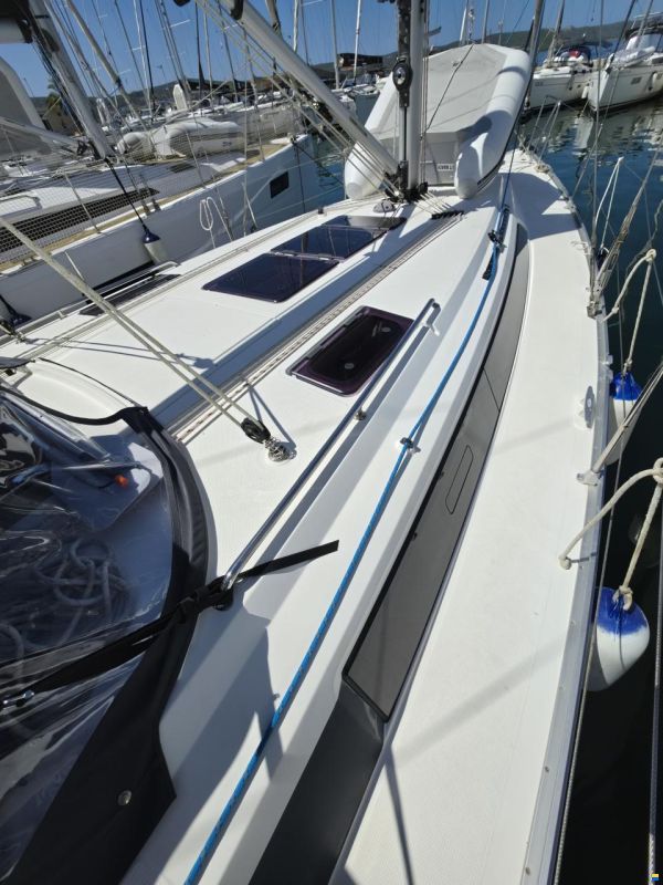 Bavaria CRUISER 37