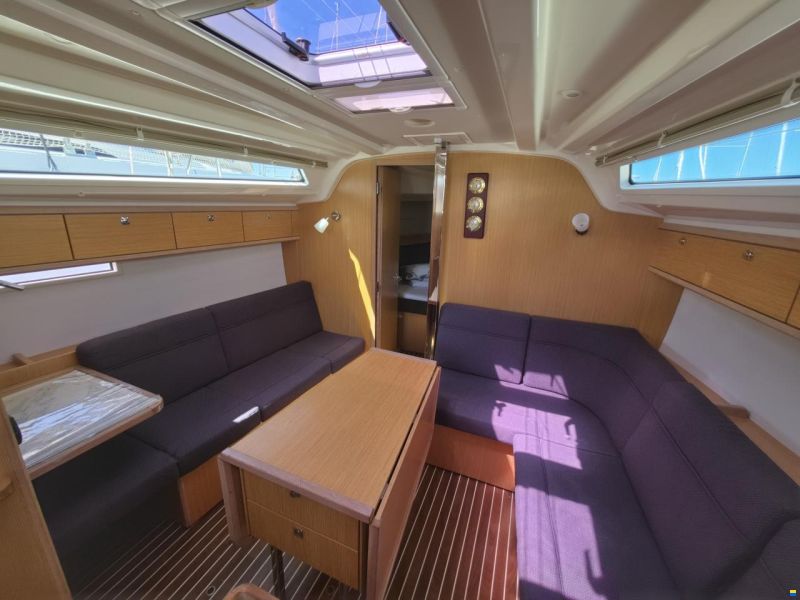 Bavaria CRUISER 37