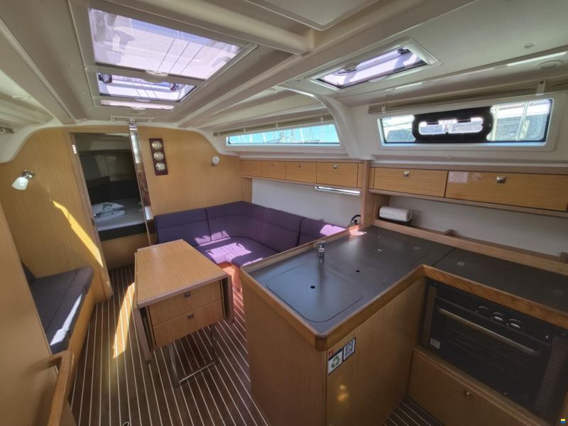 Bavaria CRUISER 37