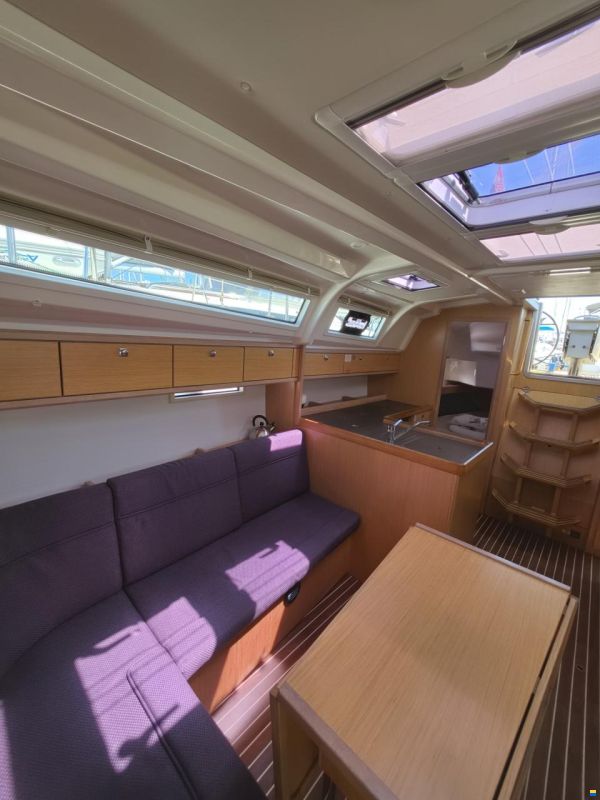 Bavaria CRUISER 37