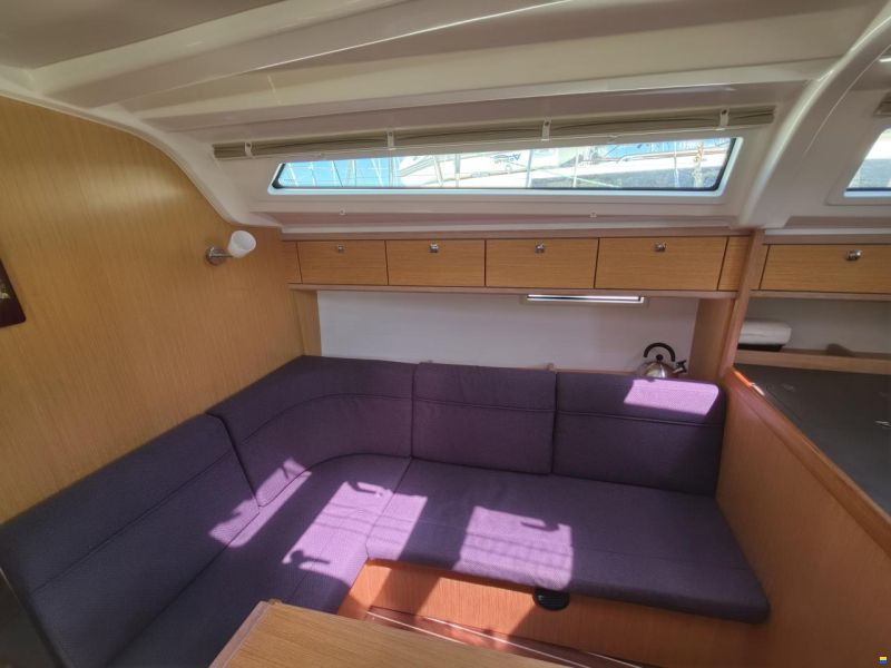 Bavaria CRUISER 37