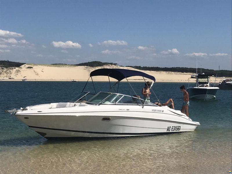 Four Winns Horizon 260